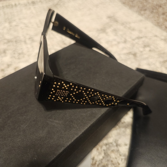 Christian DiorLady Studs Women's Black Round Sunglasses - Picture 3 of 9